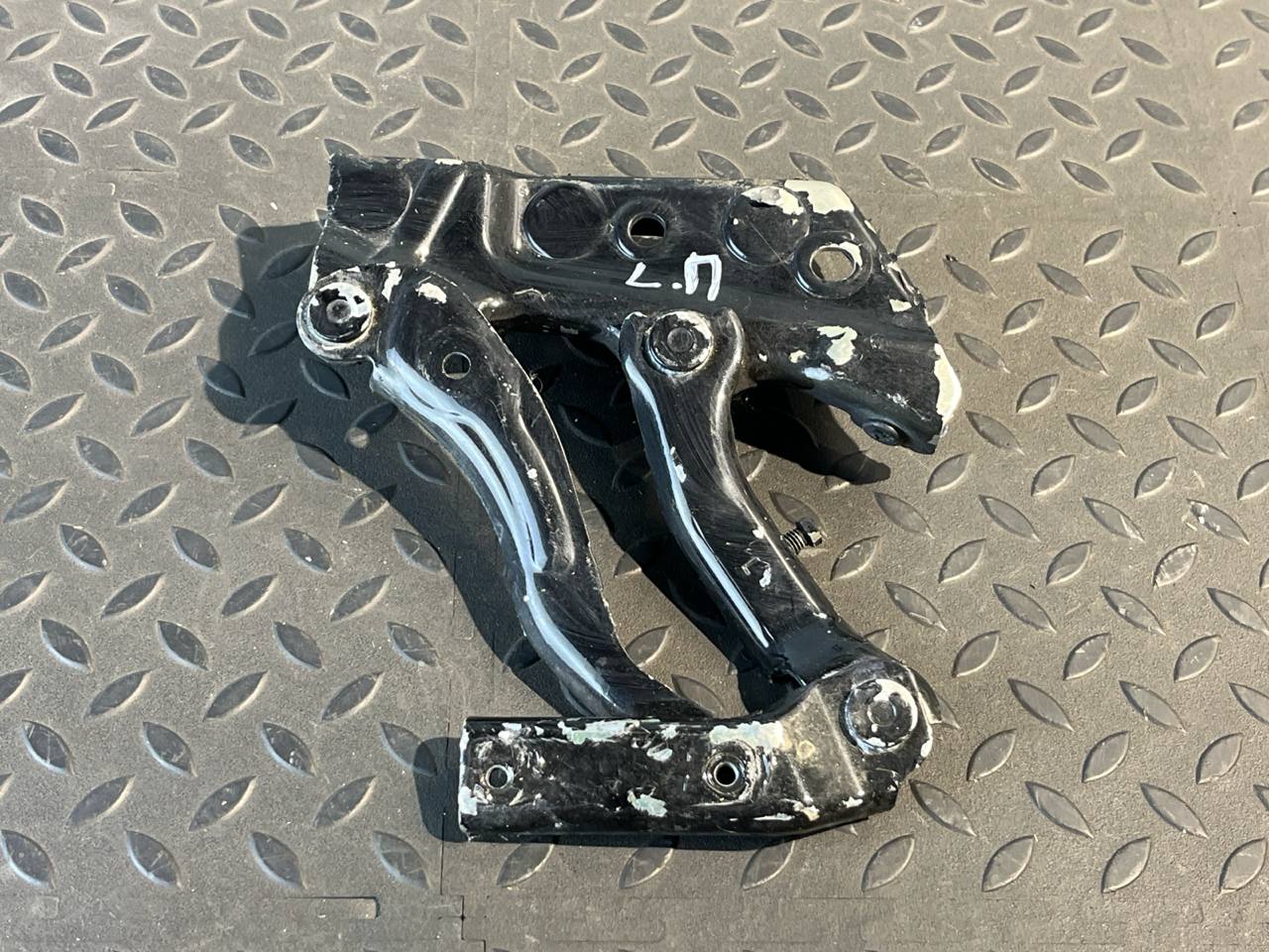 Петля капота левая Mercedes B/W245 2005-2011