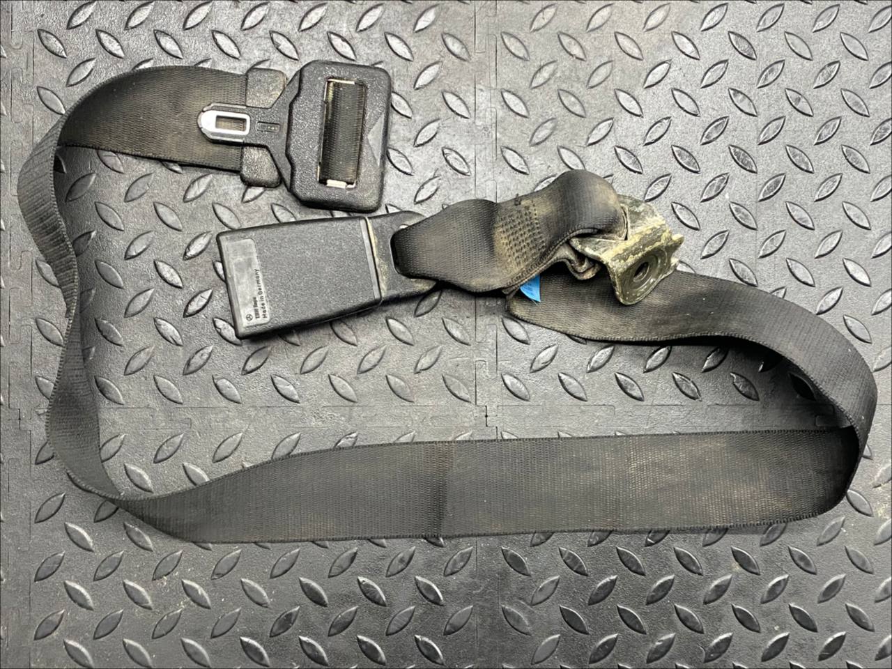 Ответная часть ремня безопасности задняя левая Mercedes C/W202 1993-2001