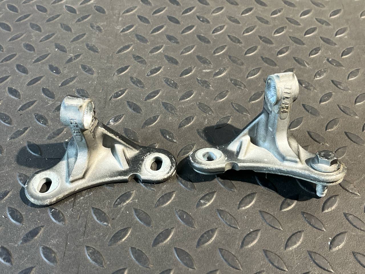 Петля двери передняя верхняя Mercedes B/W245 2005-2011