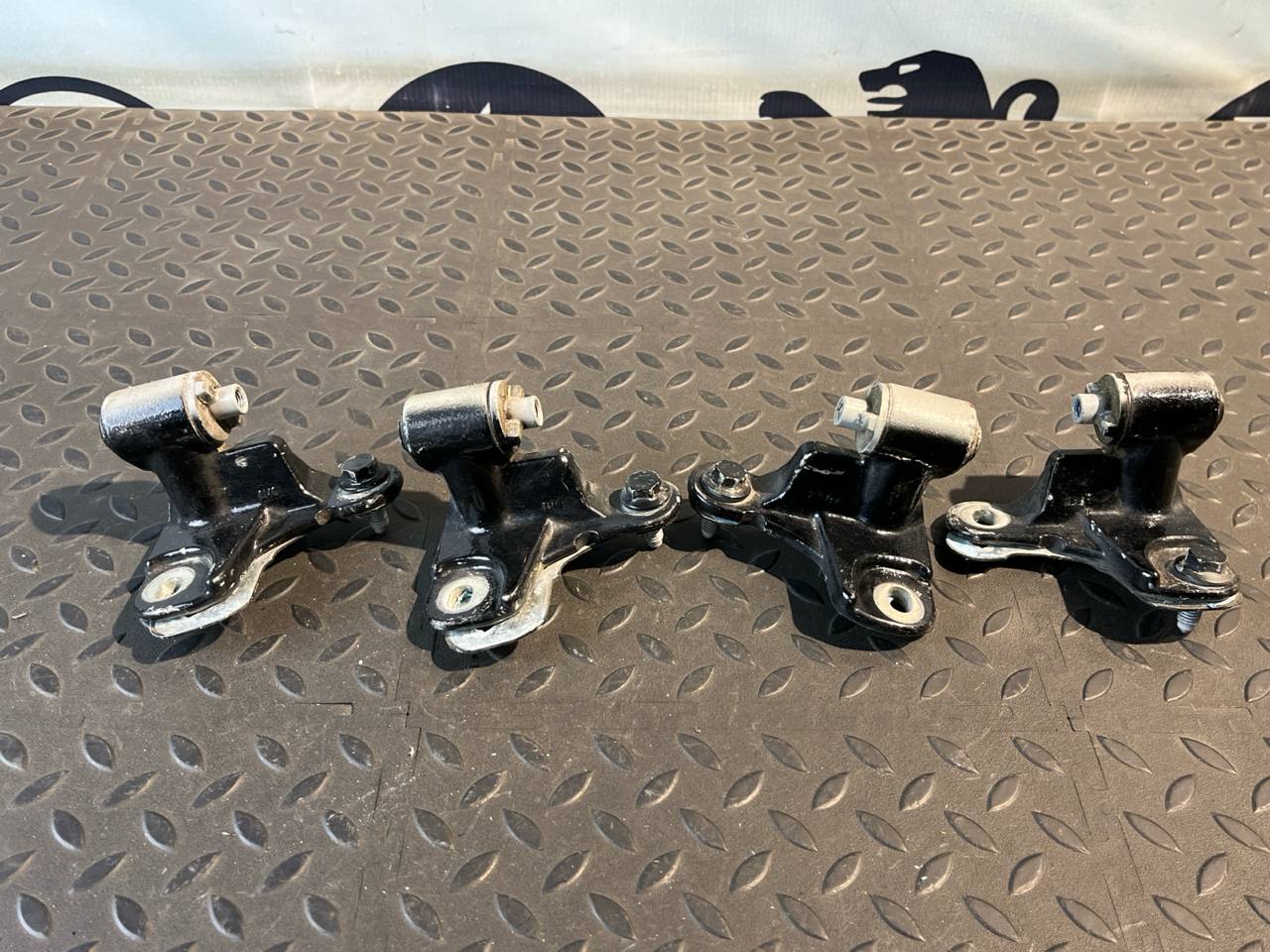 Петля двери задняя Mercedes B/W245 2005-2011