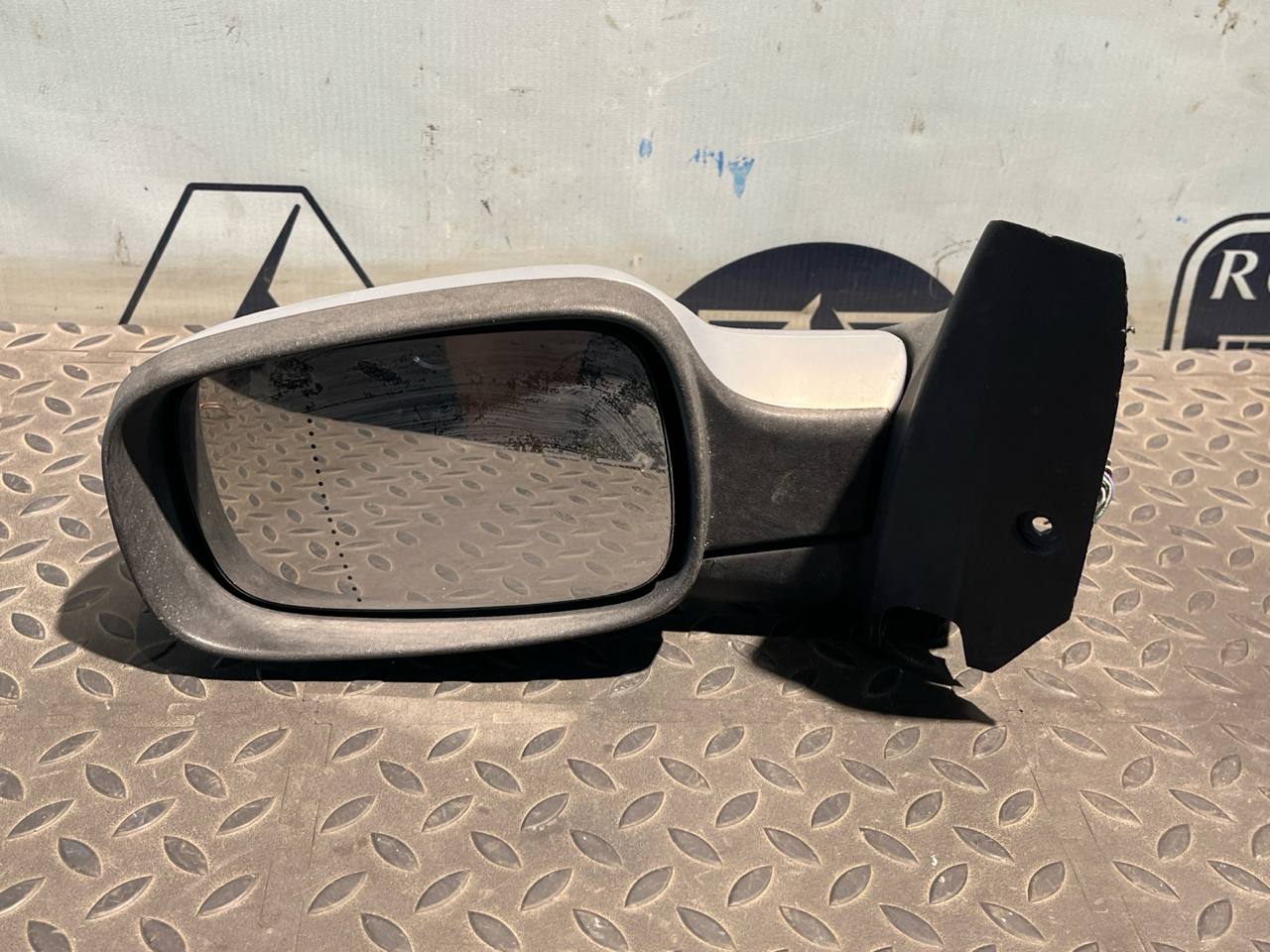 Зеркало левое Renault Scenic/2 2003-2009