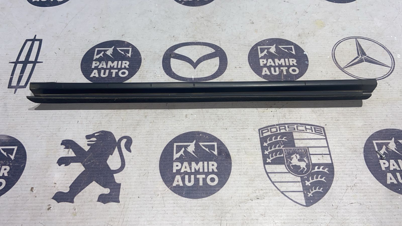 Уплотнитель двери передний правый Ford Transit 2000-2006