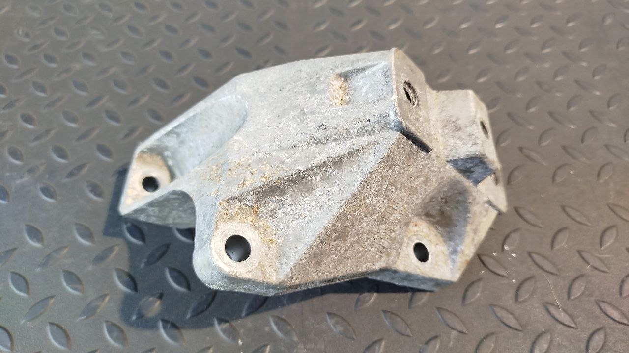 Кронштейн двигателя Volkswagen Golf/4 1997-2006