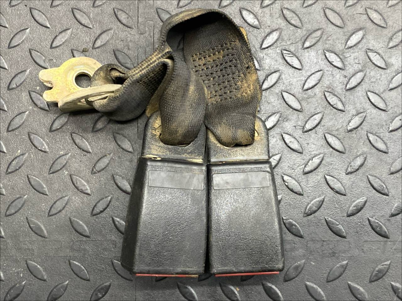 Ответная часть ремня безопасности задняя правая Mercedes C/W202 1993-2001