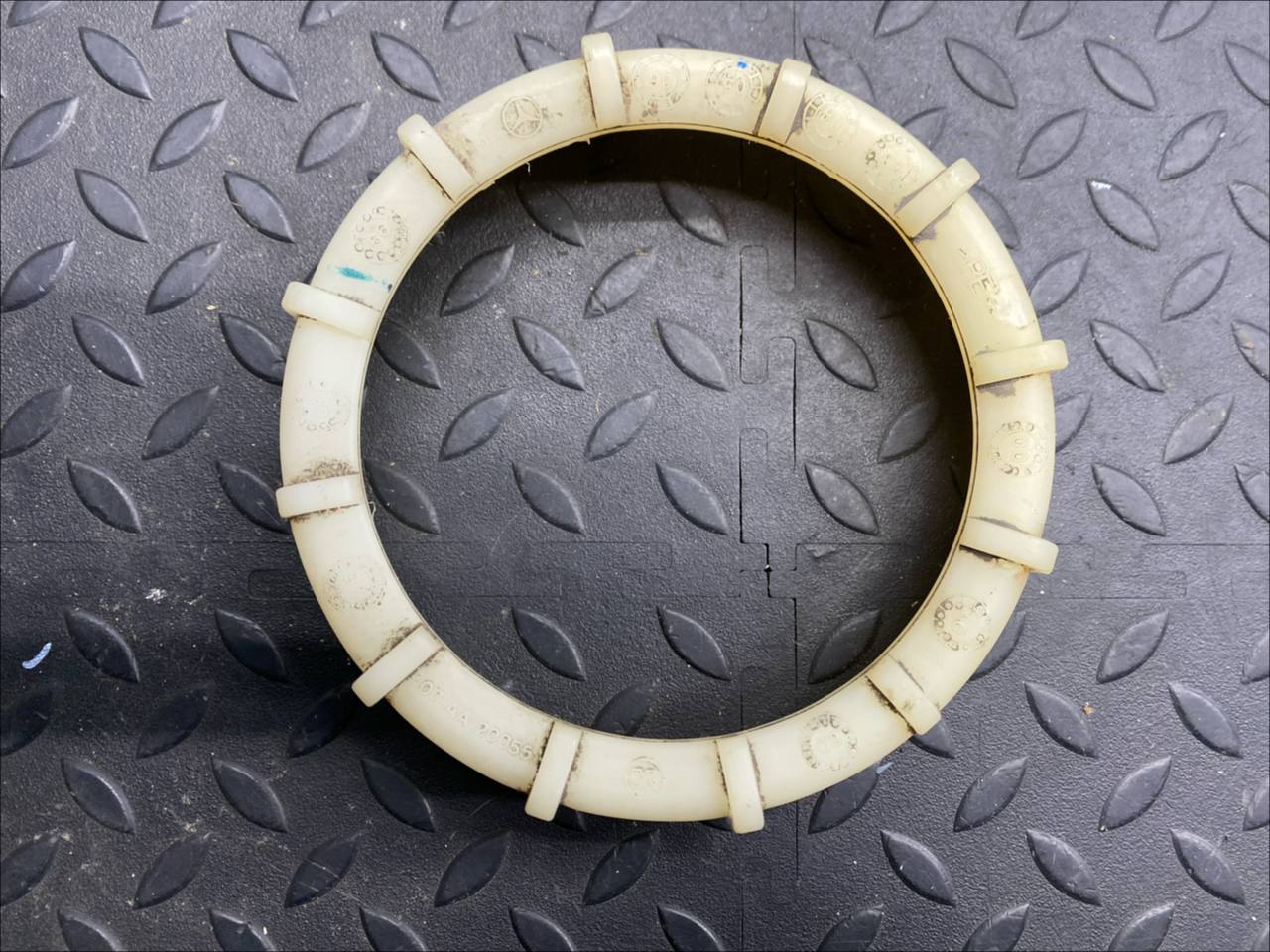 Гайка топливного насоса Mercedes M/W163 1997-2005