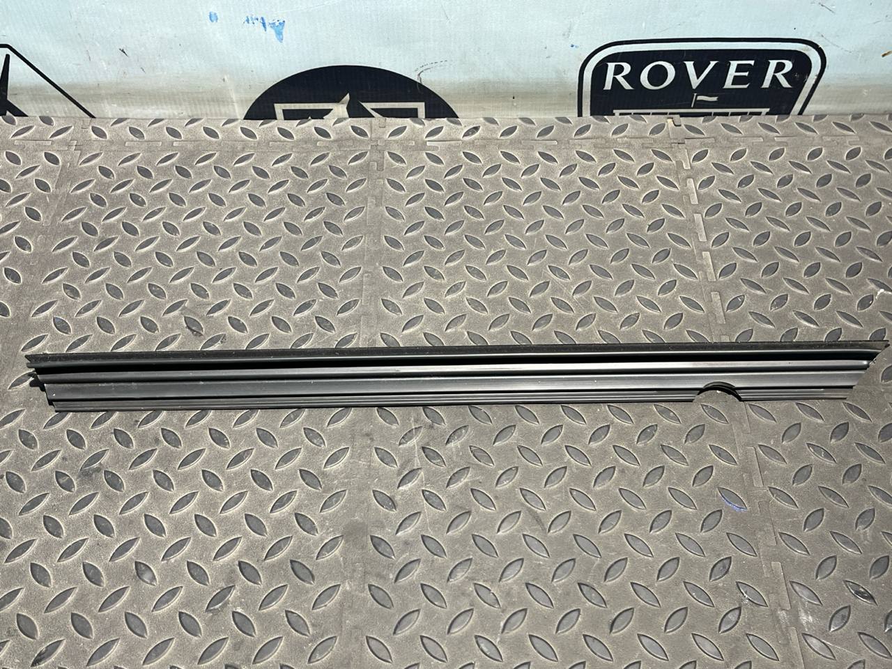 Уплотнитель двери задний левый Mercedes C/W204 2006-2015