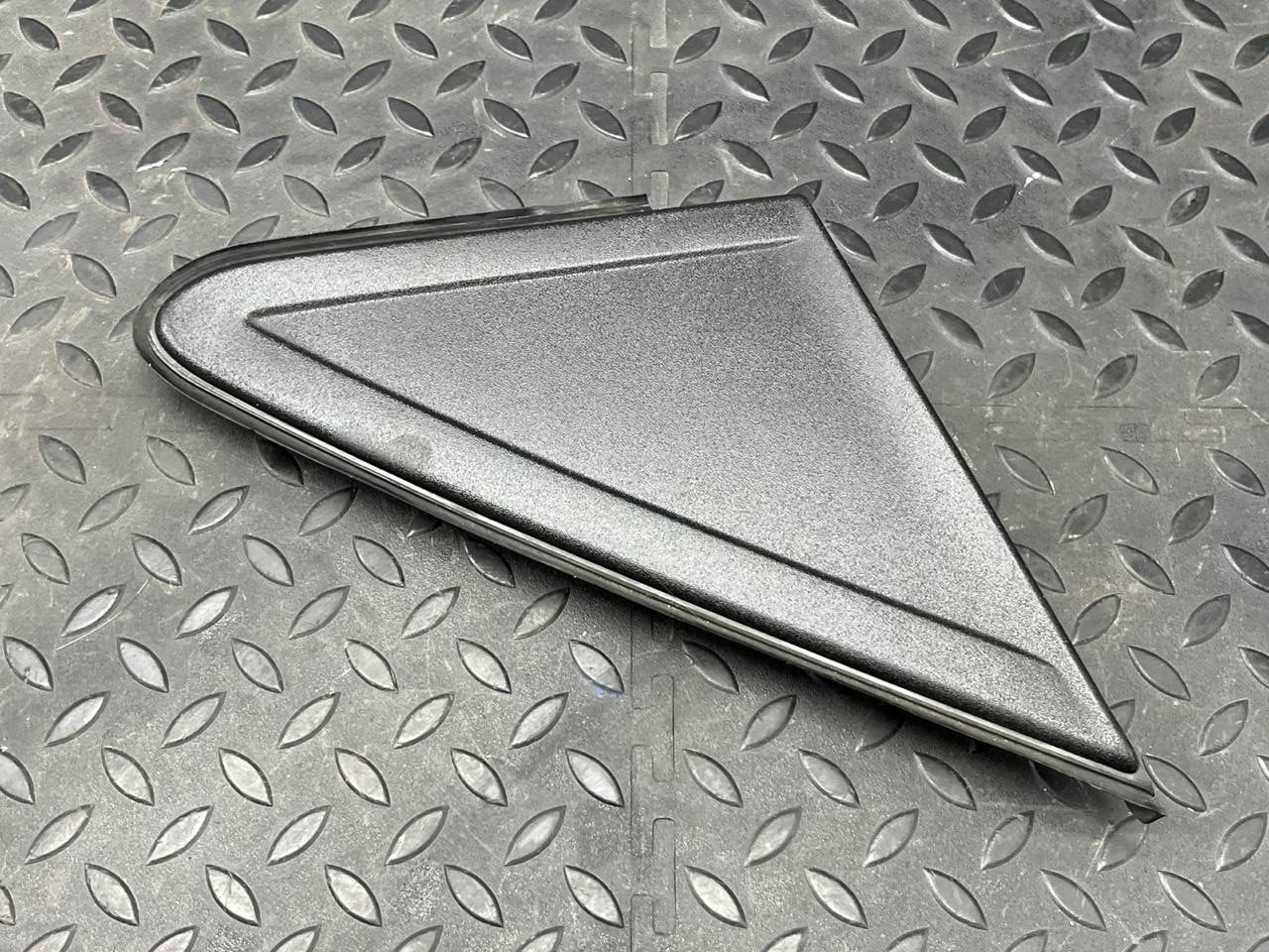 Накладка зеркала правая Ford Focus/2 2004-2011