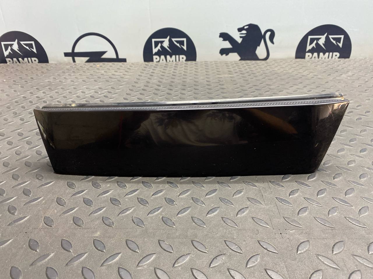 Накладка двери багажника Renault Scenic/2 2003-2009