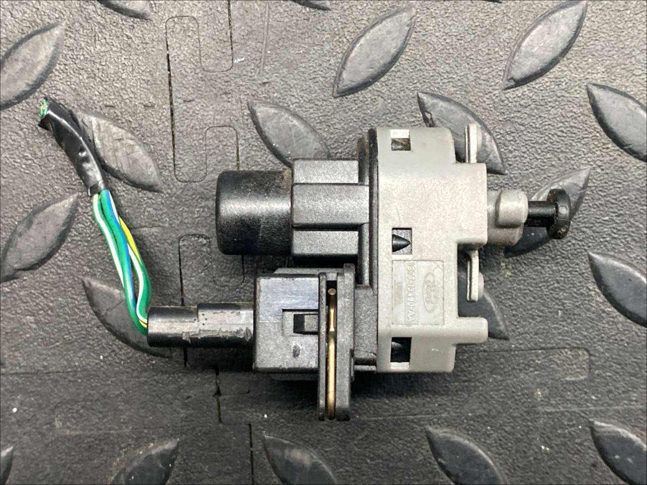 Датчик включения стопсигнала Ford Mondeo/3 2000-2007