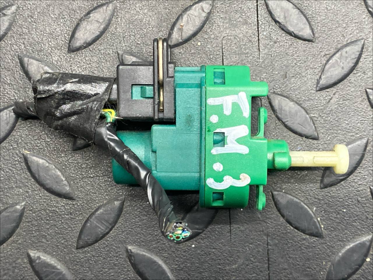 Датчик включения стопсигнала Ford Mondeo/3 2000-2007