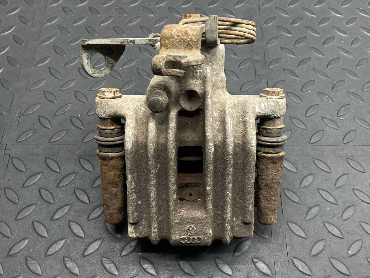 Суппорт задний левый Audi A4/B5 1994-2001