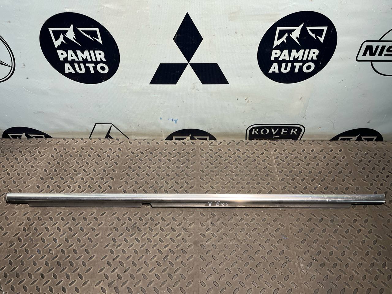 Уплотнитель двери задний левый Mercedes C/W204 2006-2015