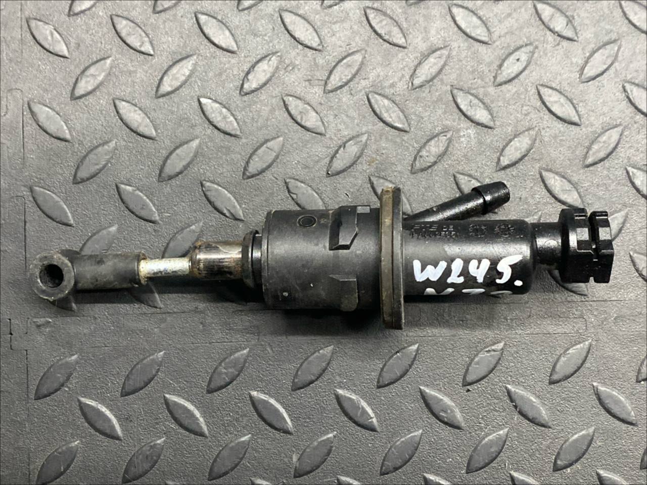 Цилиндр сцепления главный Mercedes B/W245 2005-2011