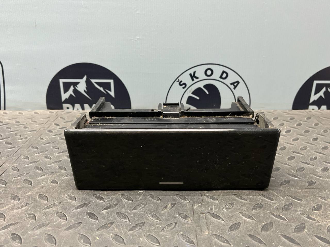 Бардачок Mercedes E/W210 1995-2003