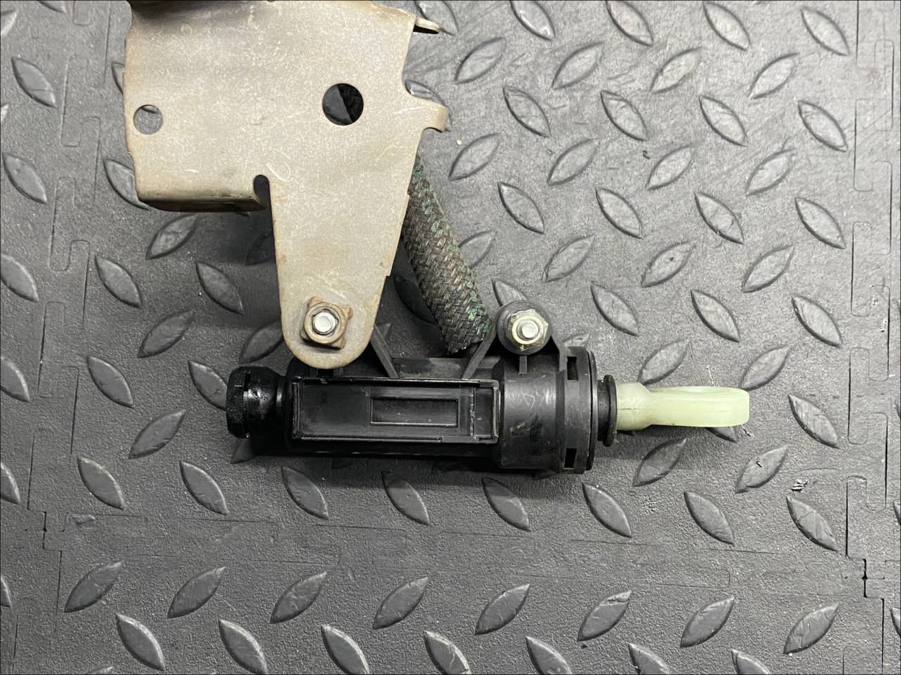 Цилиндр сцепления главный BMW 3/E46 1998-2007