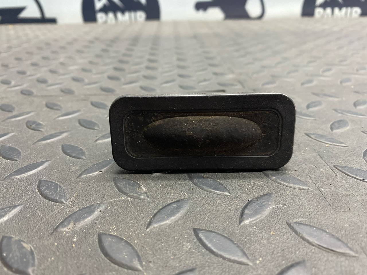 Кнопка открывания багажника Renault Scenic/2 2003-2009