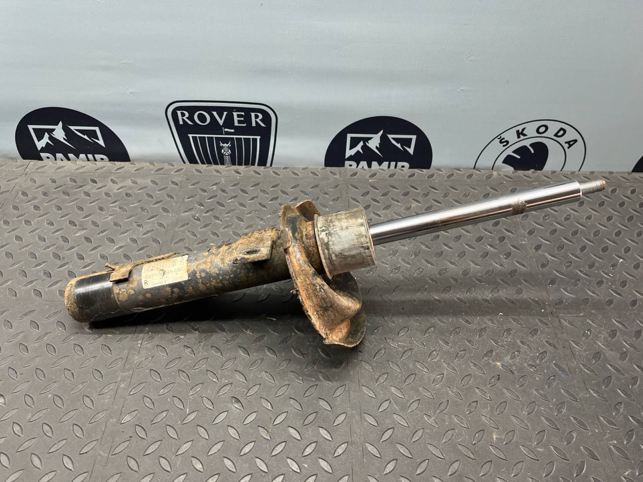 Амортизатор передний правый Ford Focus/2 2004-2011