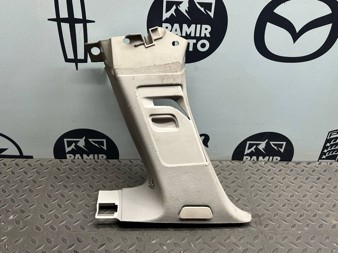 Обшивка стойки задняя правая Opel Astra/H 2004-2014