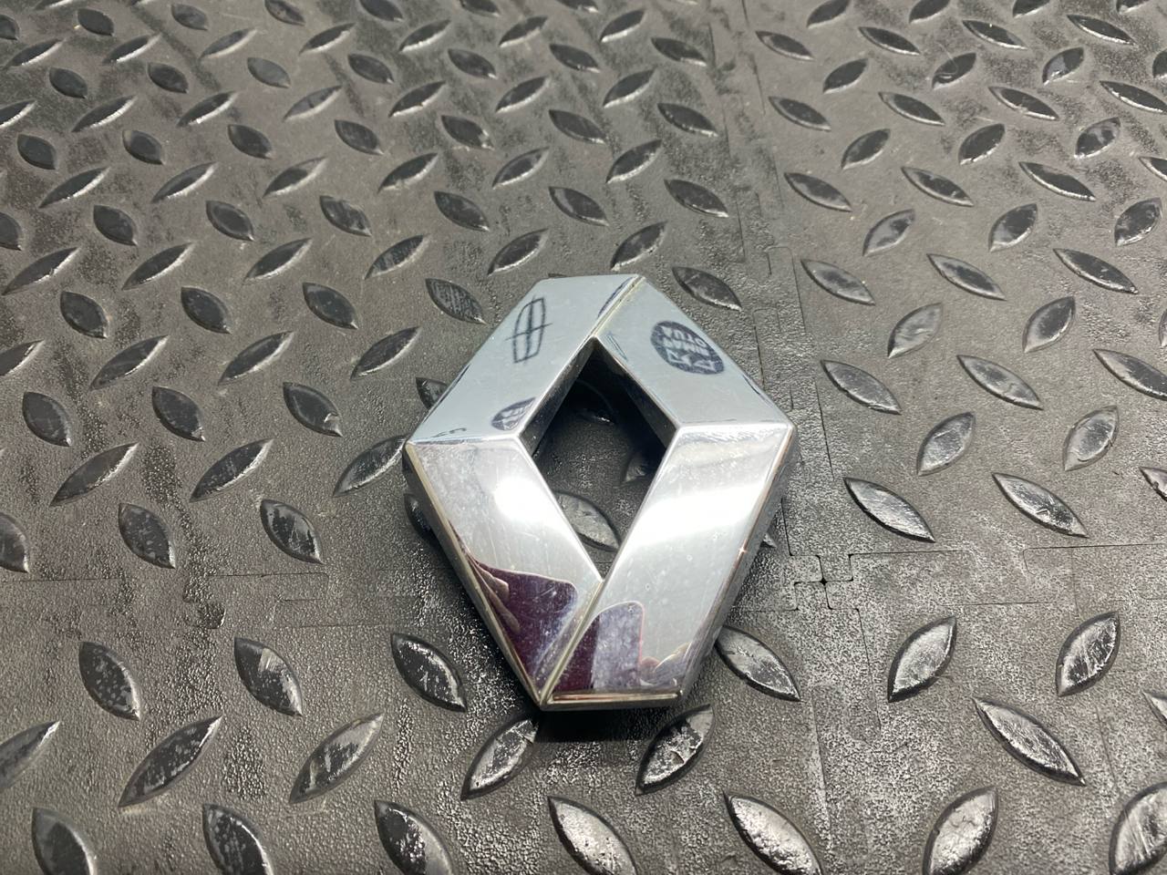 Эмблема задняя Renault Scenic/2 2003-2009