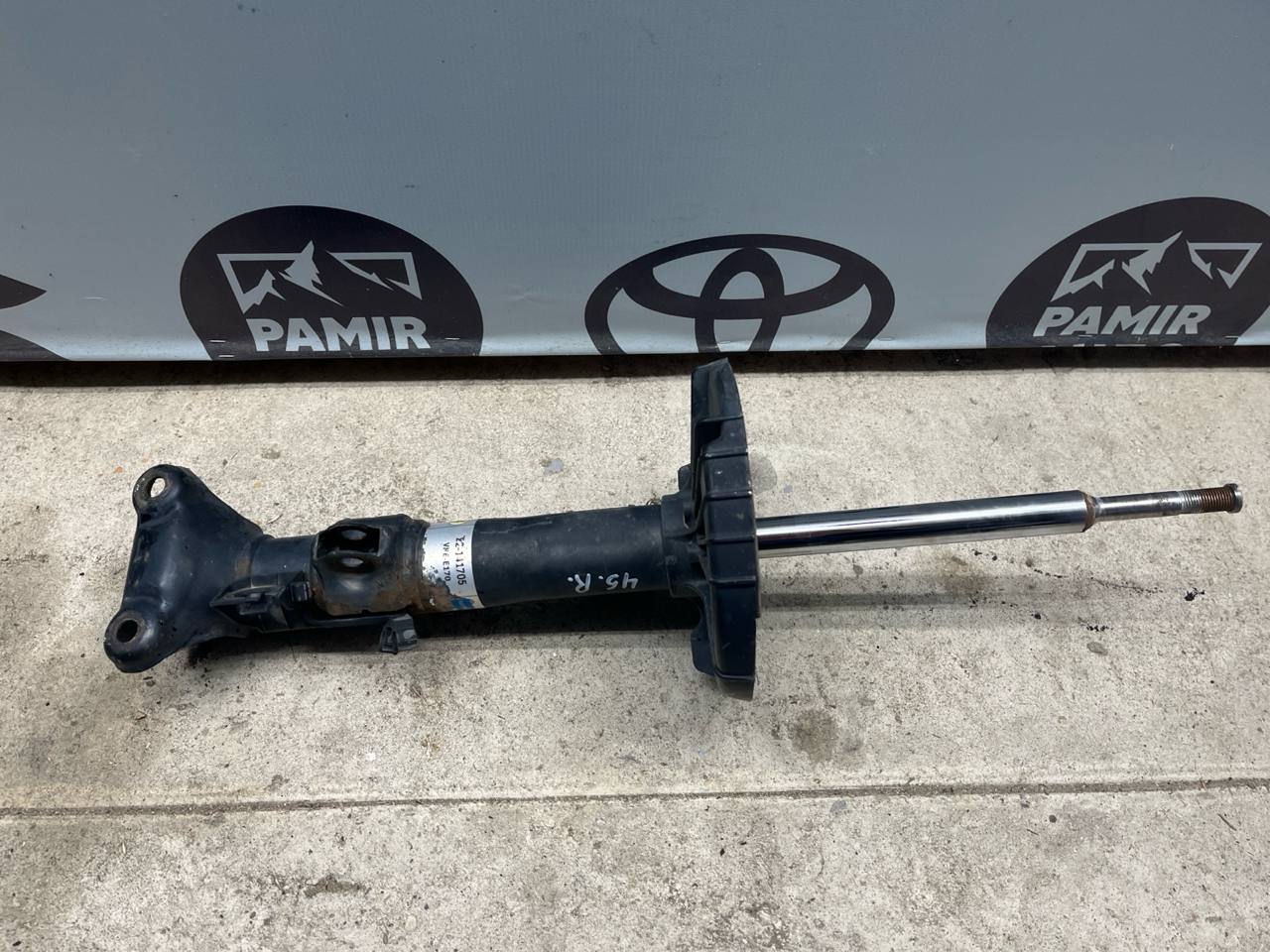 Амортизатор передний правый Mercedes C/W203 2000-2008