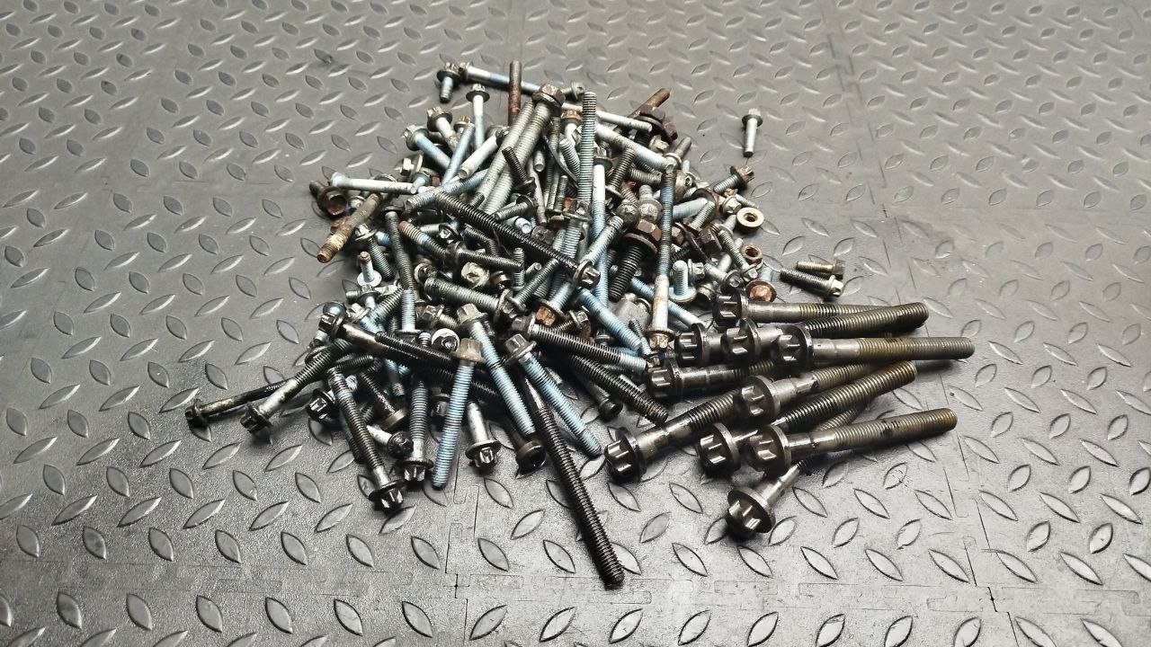 Болт двигателя Chrysler PT Cruiser 2000-2010