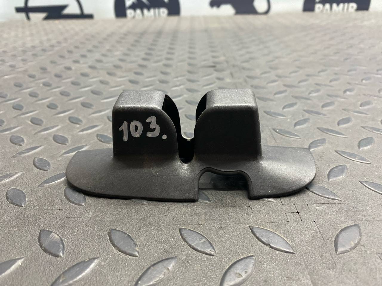 Кожух замка багажника Renault Scenic/2 2003-2009