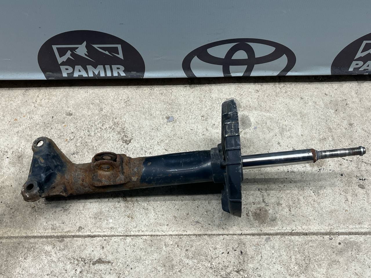 Амортизатор передний правый Mercedes C/W203 2000-2008