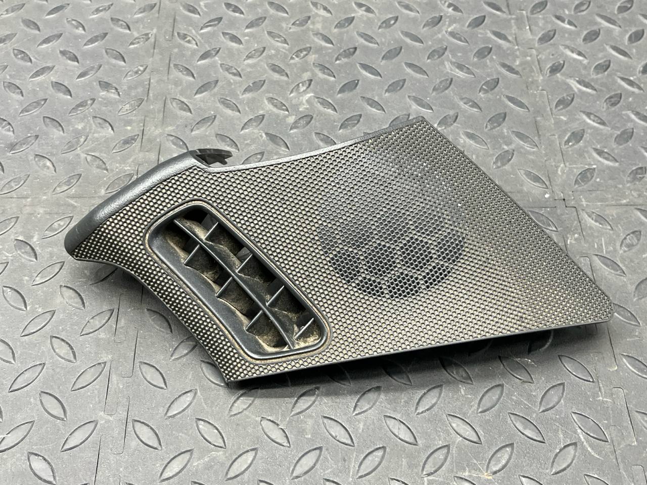 Накладка на торпедо левая Mercedes E/W210 1995-2003