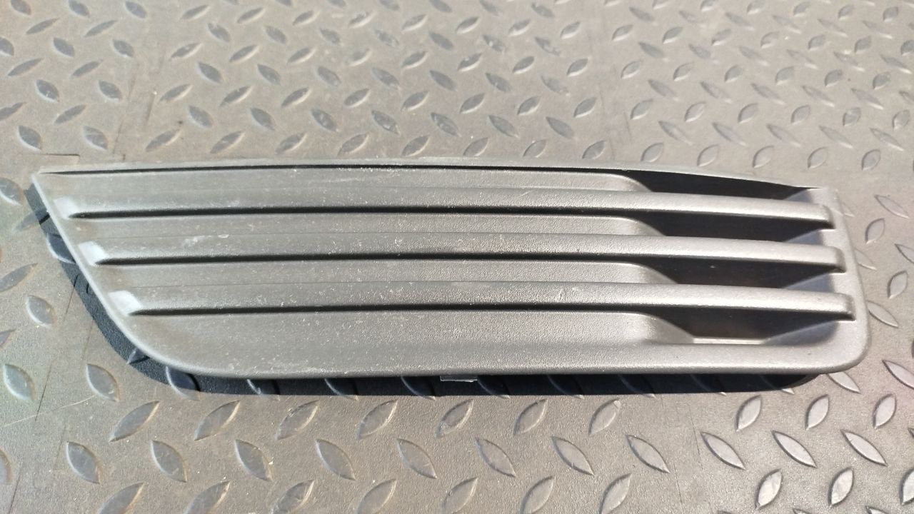 Решетка в бампер левая Ford Focus/2 2004-2011