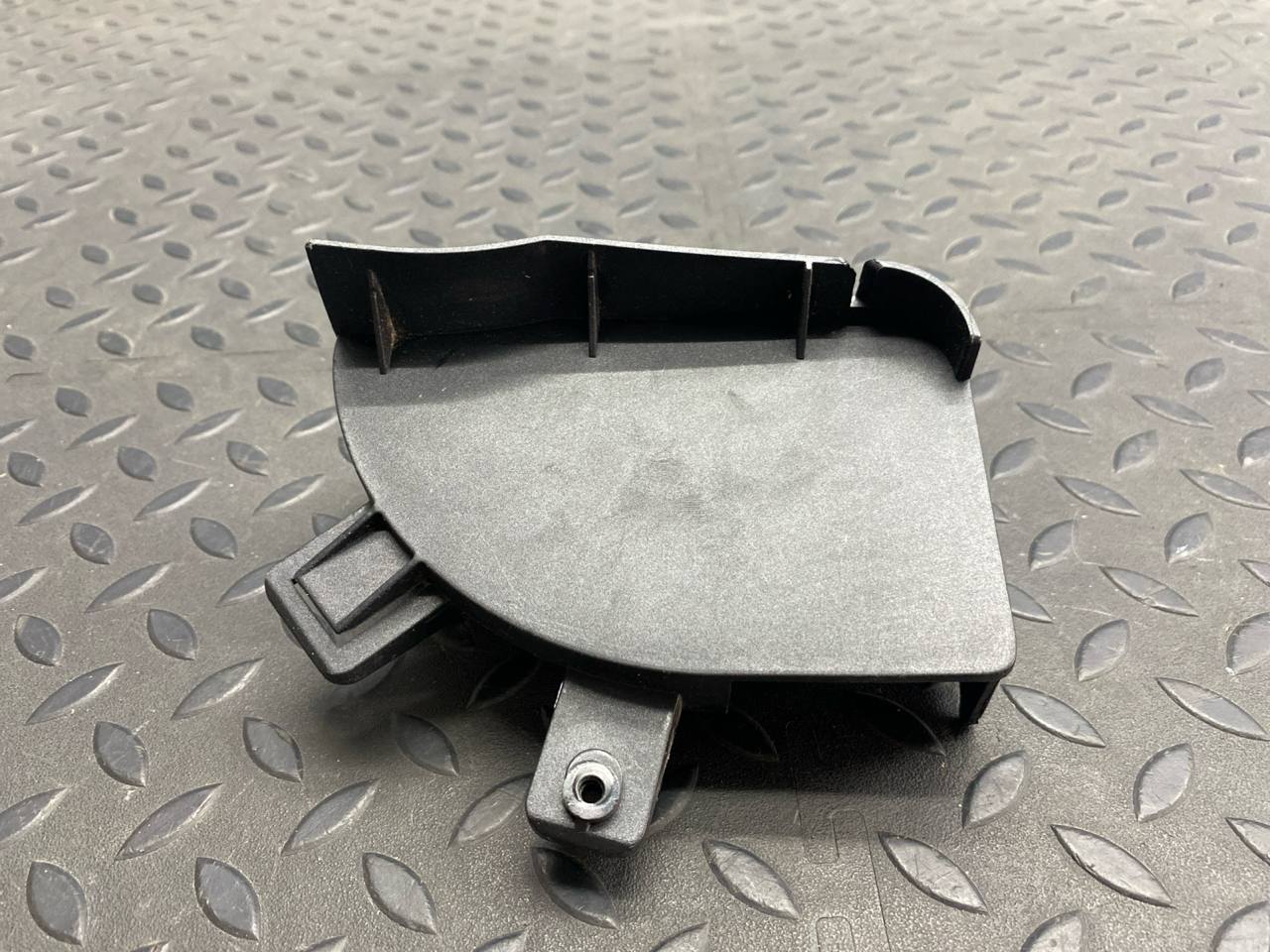 Кожух замка багажника BMW 3/E46 1998-2007