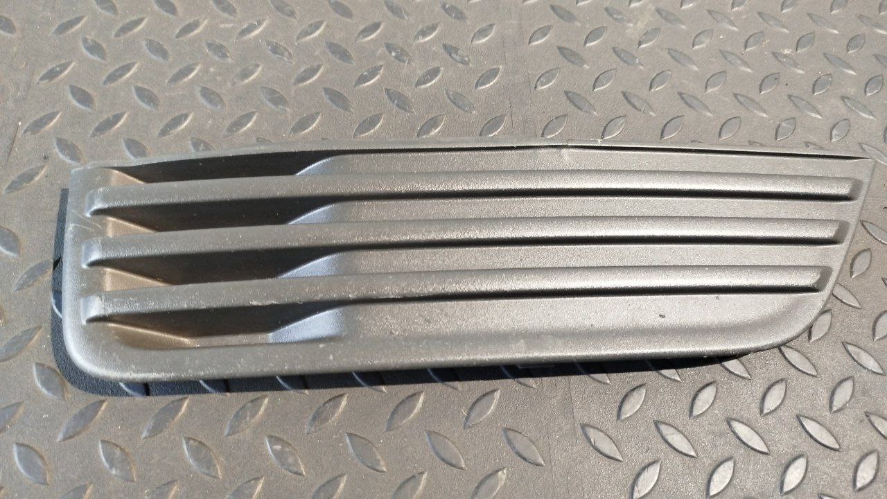 Решетка в бампер правая Ford Focus/2 2004-2011