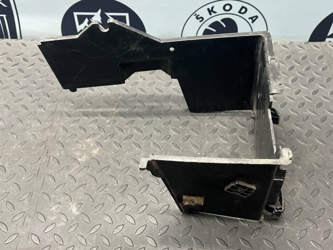 Корпус АКБ Ford Focus/2 2004-2011