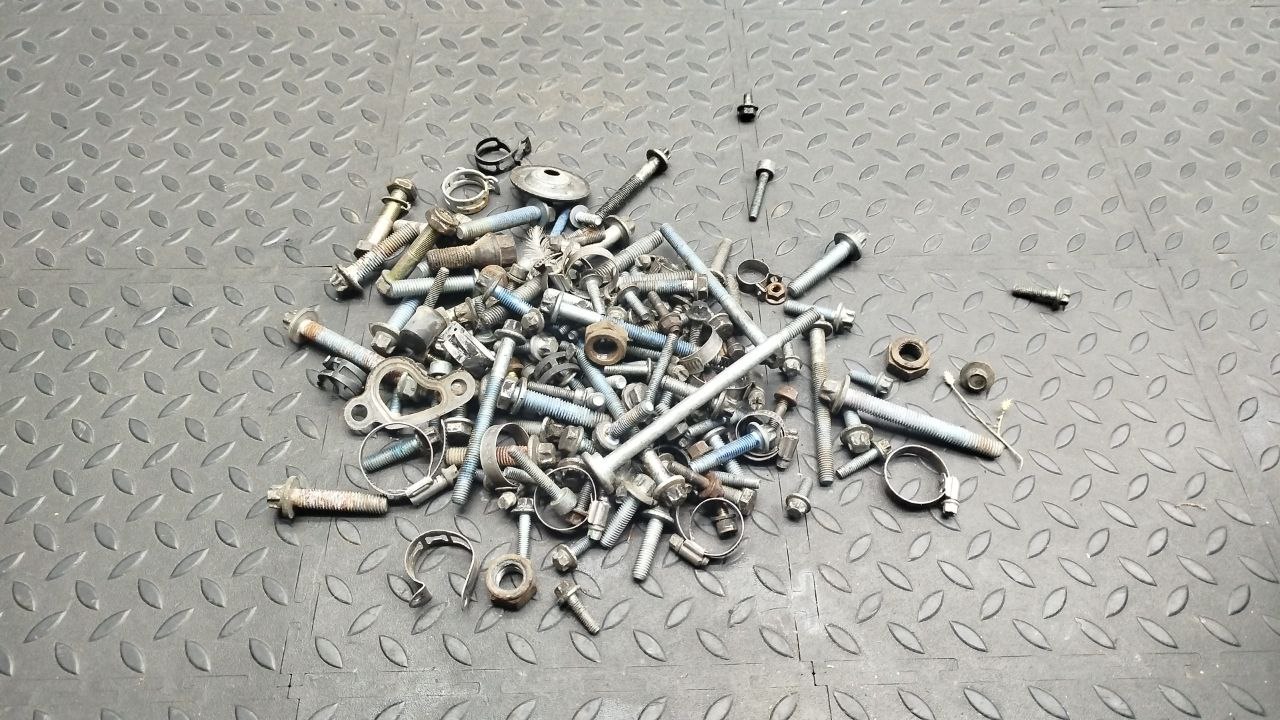 Болт двигателя Mercedes E/W210 1995-2003