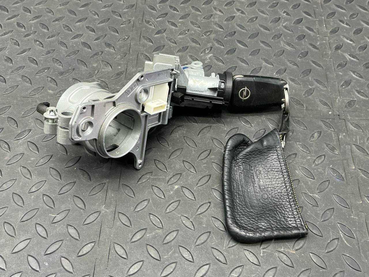 Замок зажигания Opel Astra/H 2004-2014