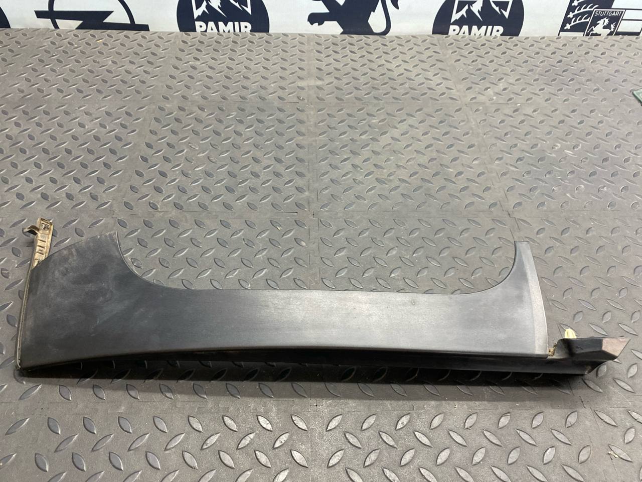 Обшивка двери багажника левая BMW 3/E90 2004-2013