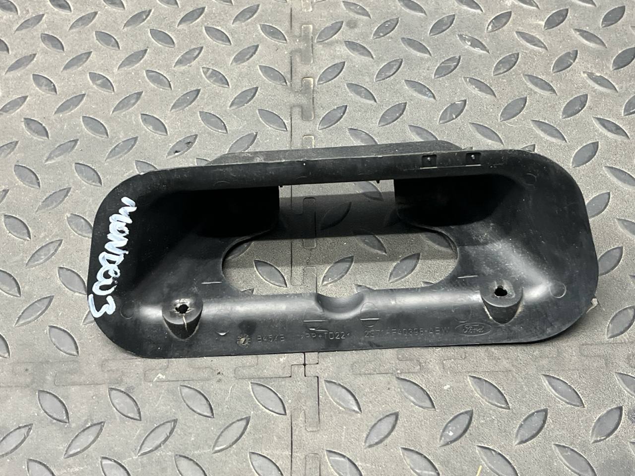 Кожух замка багажника Ford Mondeo/3 2000-2007