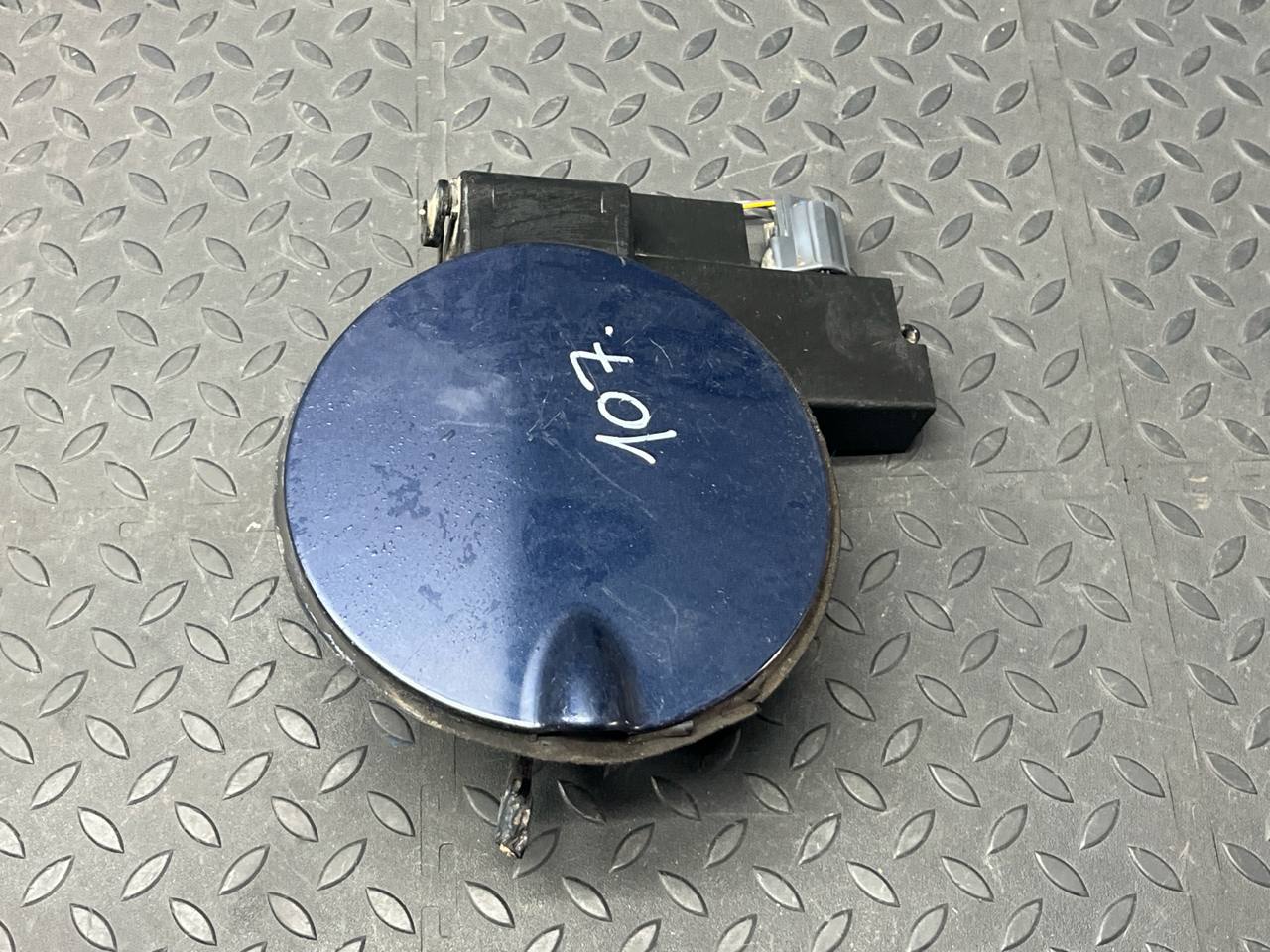 Лючок бензобака Ford Focus/2 2004-2011