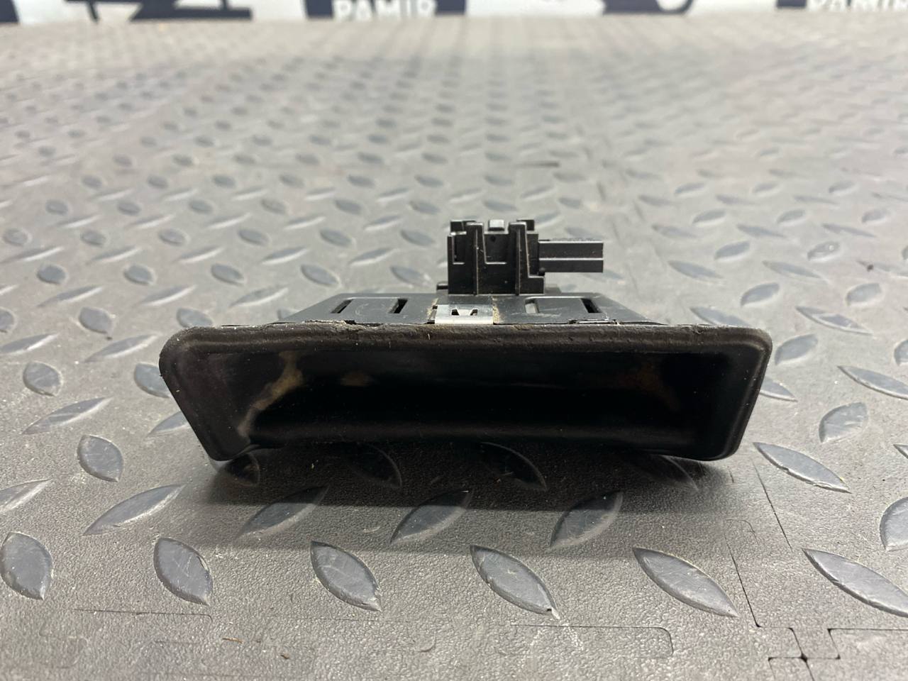 Ручка двери багажника BMW 3/E90 2004-2013