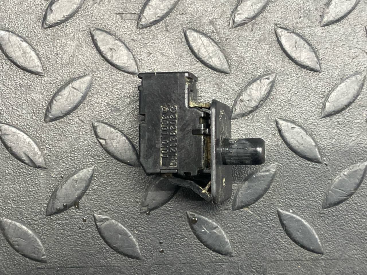 Выключатель концевой Mercedes C/W202 1993-2001