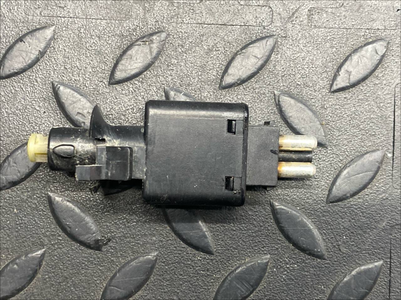 Датчик включения стопсигнала Mercedes C/W202 1993-2001