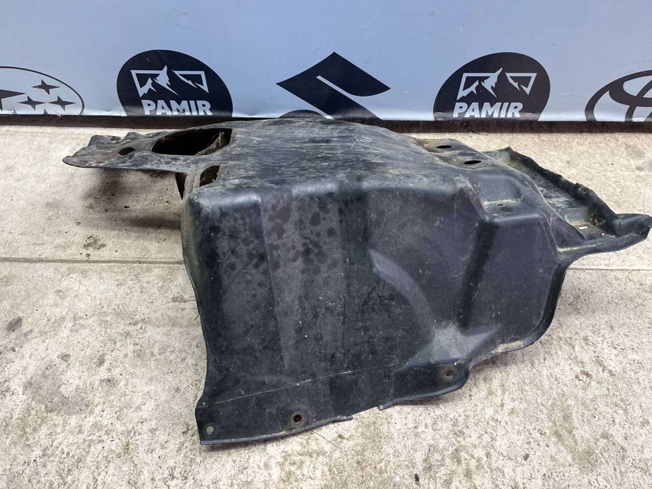 Защита двигателя левая Toyota Avensis/2 2003-2009