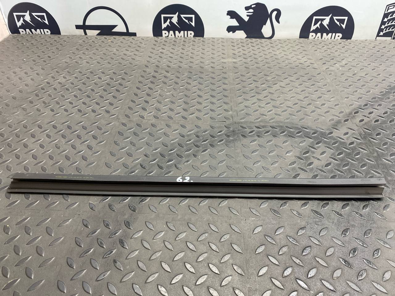 Уплотнитель двери задний правый BMW 3/E90 2004-2013