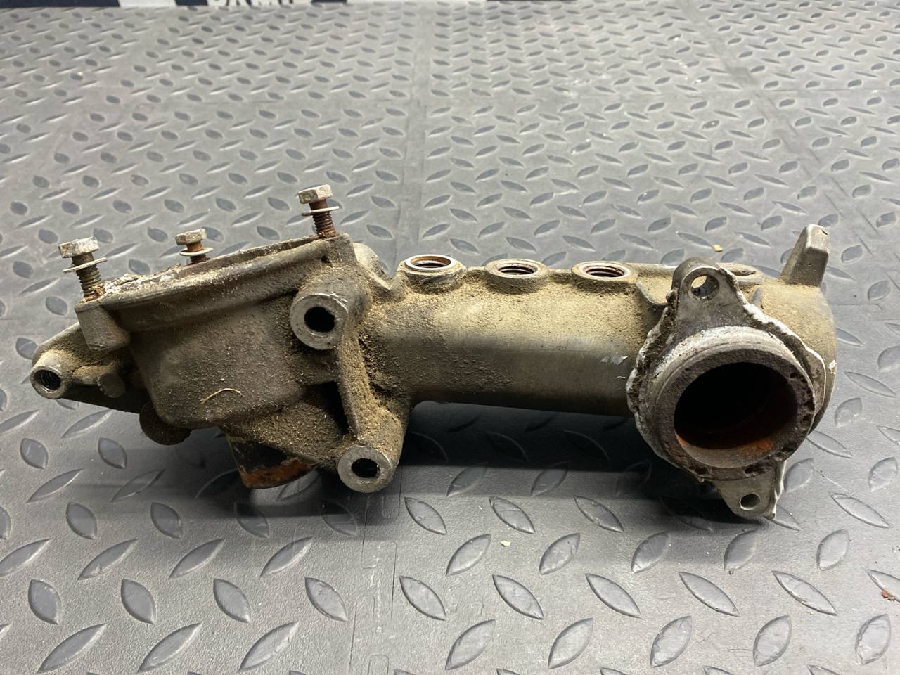 Корпус термостата Mercedes C/W202 1993-2001