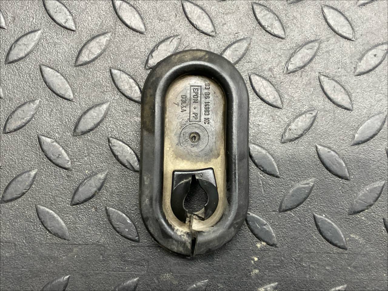 Уплотнитель Ford Mondeo/3 2000-2007