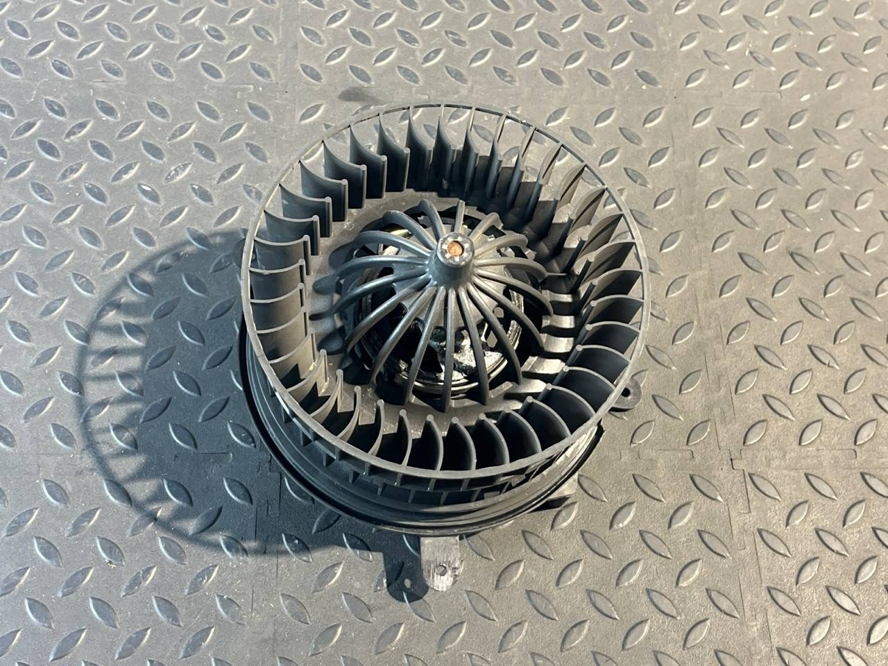 Моторчик отопителя Mercedes E/W210 1995-2003