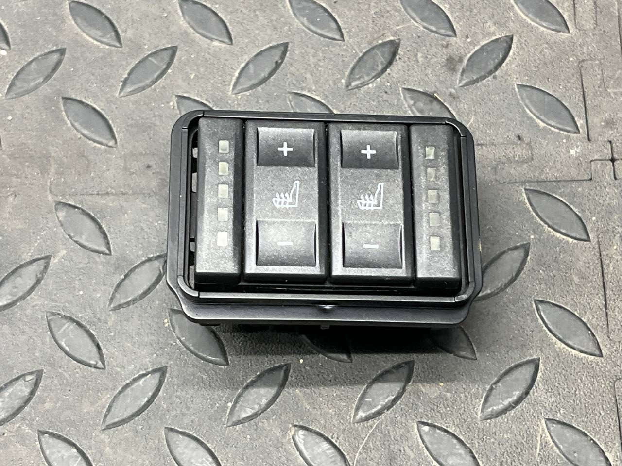 Кнопка обогрева сидений Ford Mondeo/3 2000-2007