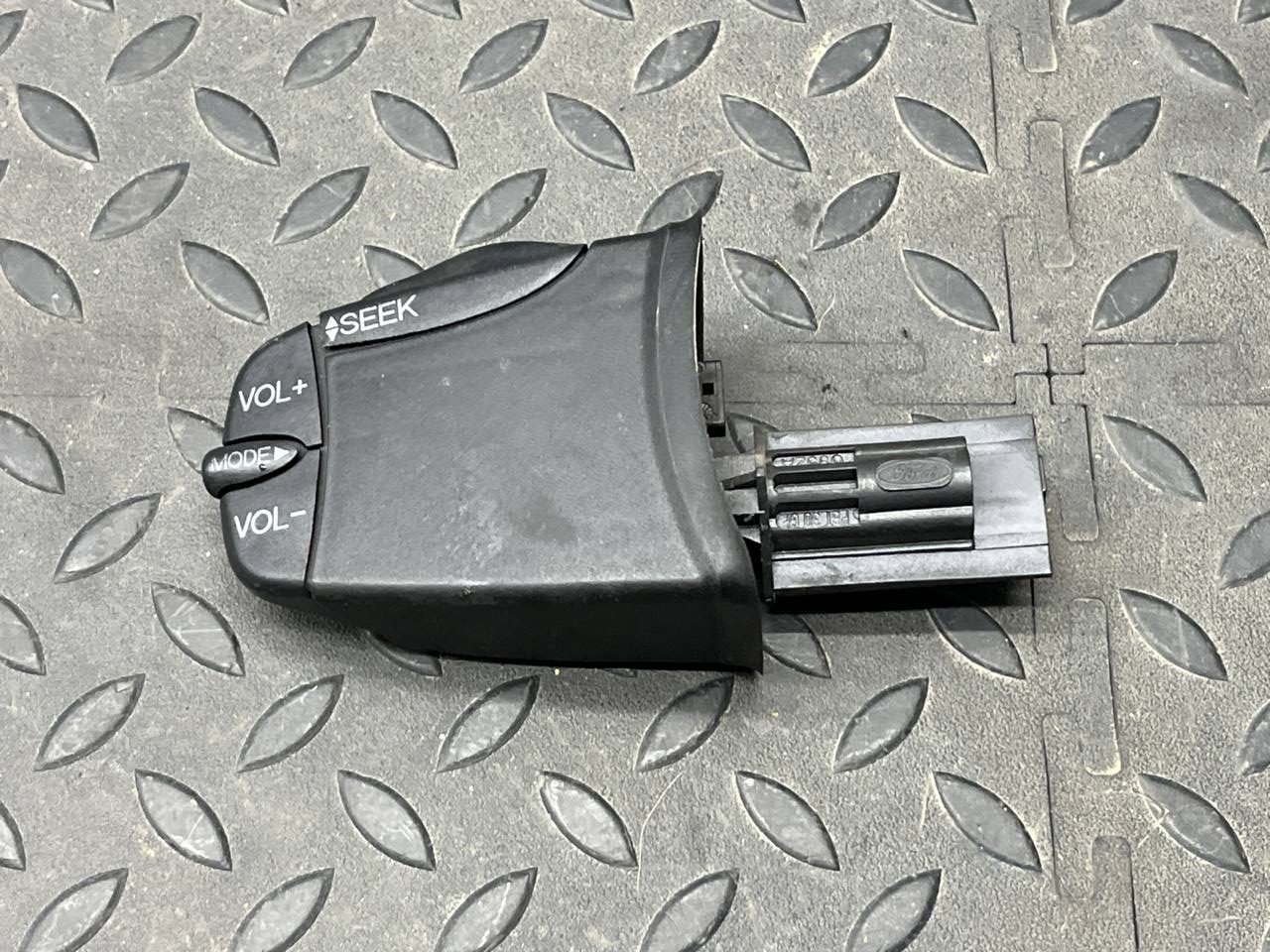 Переключатель магнитолы подрулевой Ford Mondeo/3 2000-2007