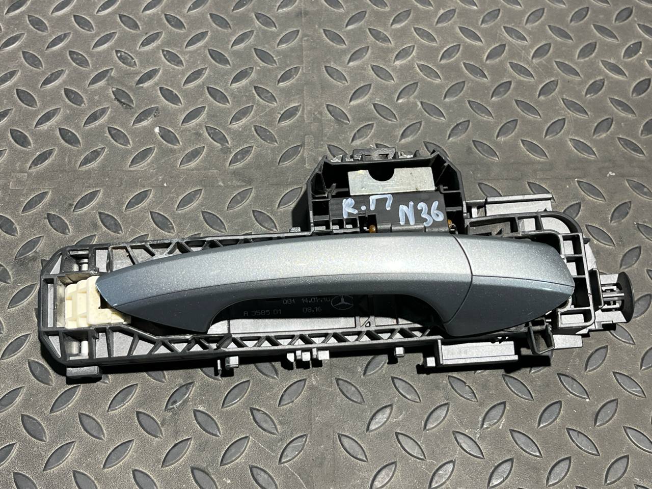 Ручка двери передняя правая Mercedes C/W204 2006-2015