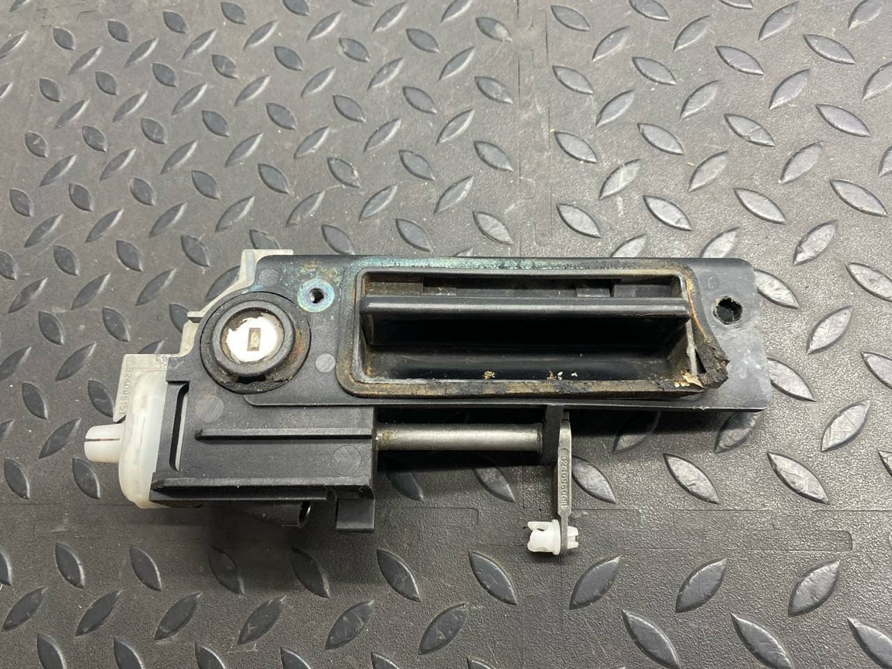 Ручка двери багажника Mercedes C/W202 1993-2001