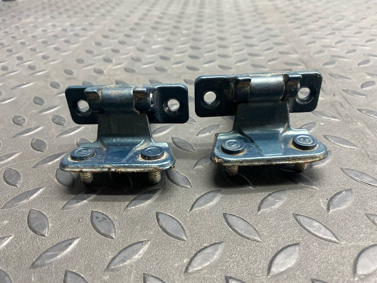 Петля двери багажника Mercedes C/W202 1993-2001